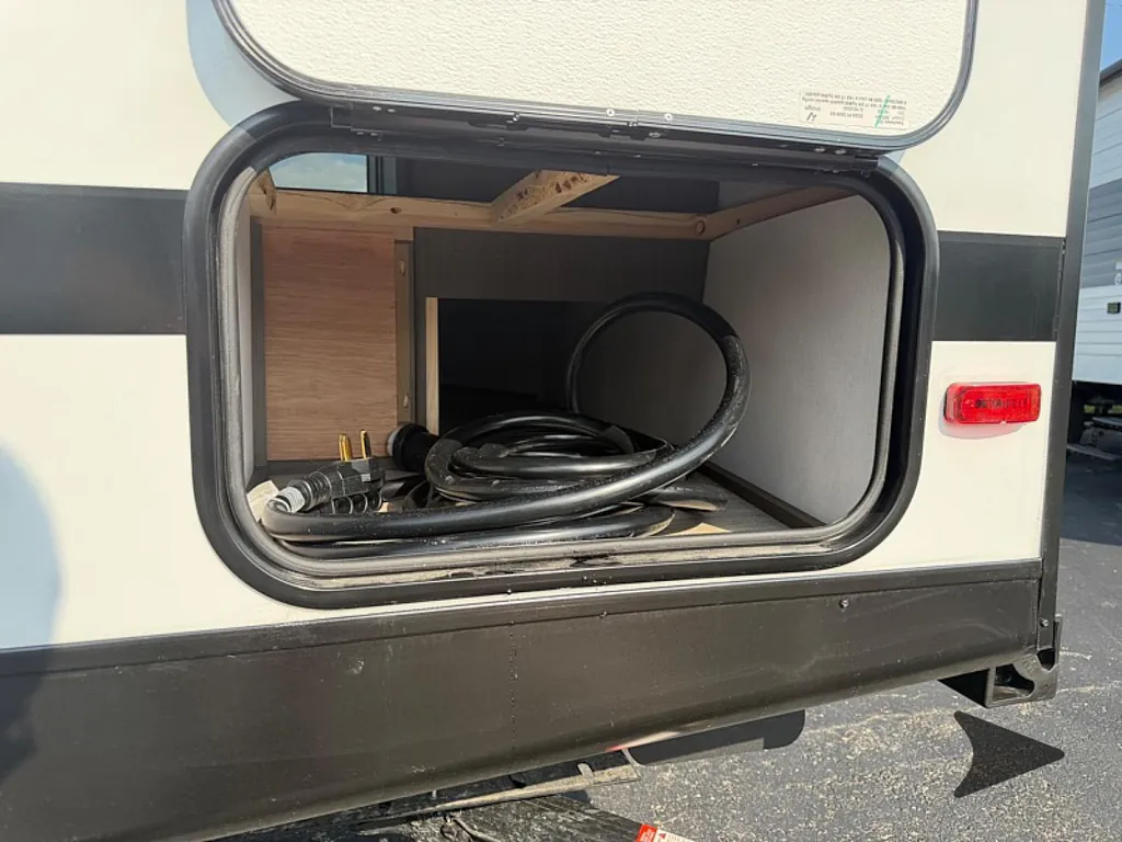2027 Coachmen Freedom Express Select 29SE, Photos photo 22
