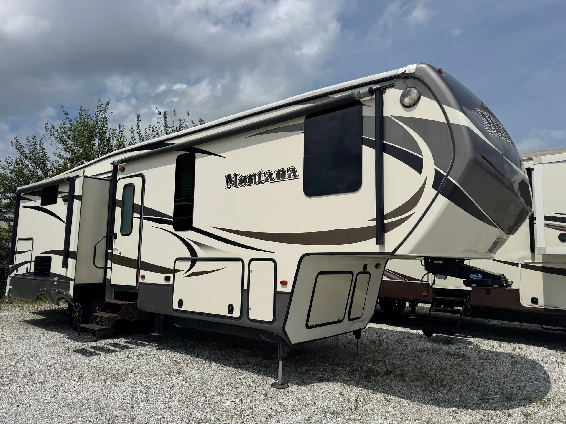 2016 Keystone Montana 3160RL - Photo 2