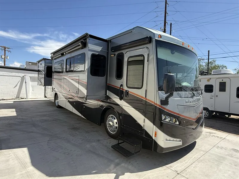 2017 Winnebago Forza 36G - Photo 2