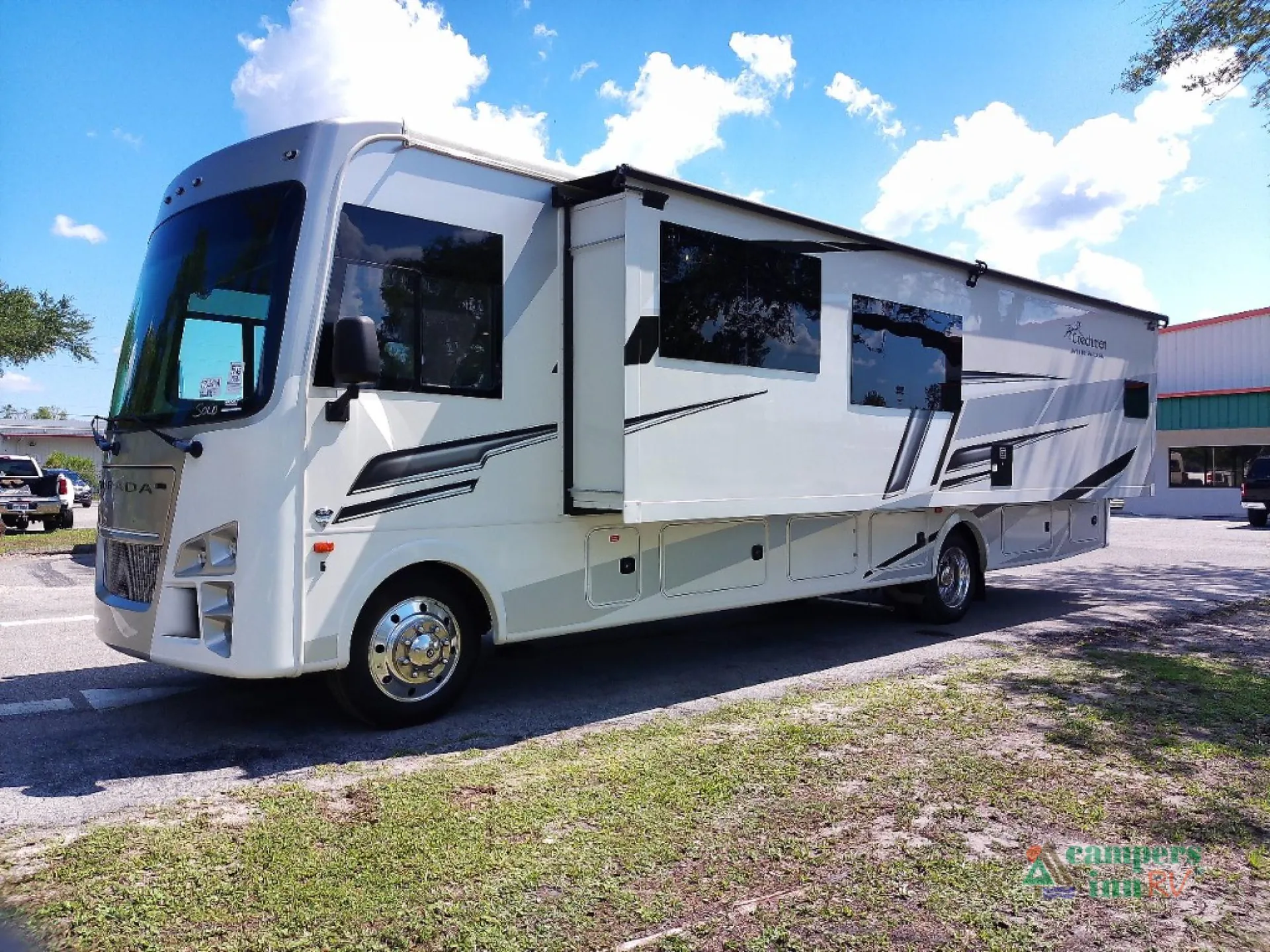 2023 Coachmen Mirada 32LS - Photo 4