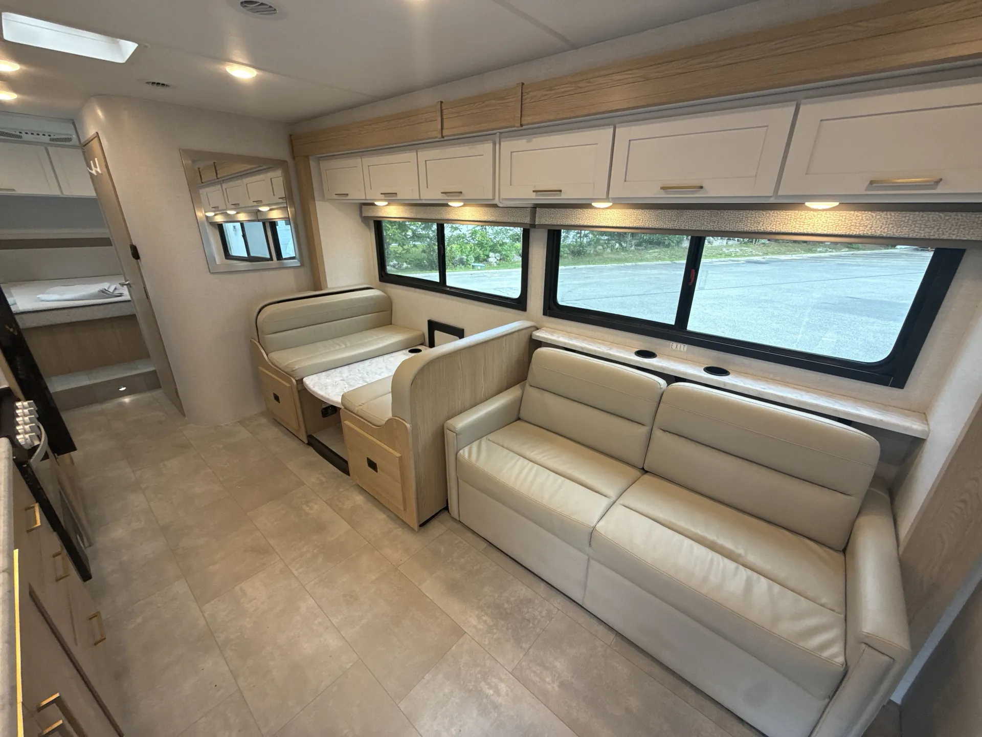 2026 Thor Motor Coach Chateau 31H — living area main