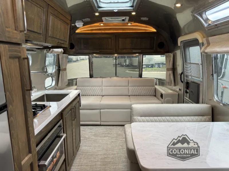 2026 Airstream Classic 28RB - Photo 3