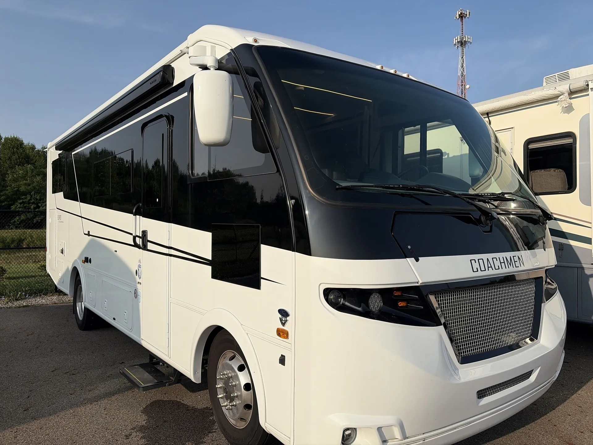 2025 Coachmen Euro 25TB - Photo 2