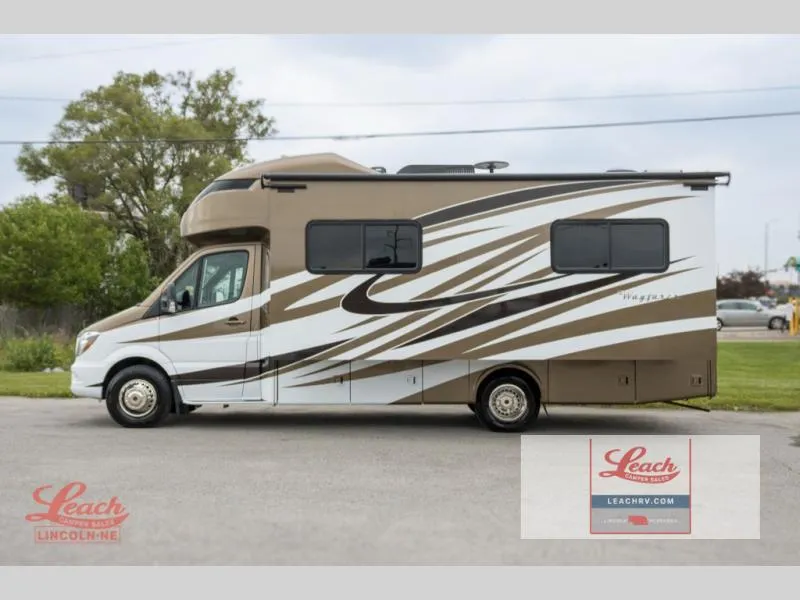 2018 Tiffin Motorhomes Wayfarer Used    24 FW - Photo 2