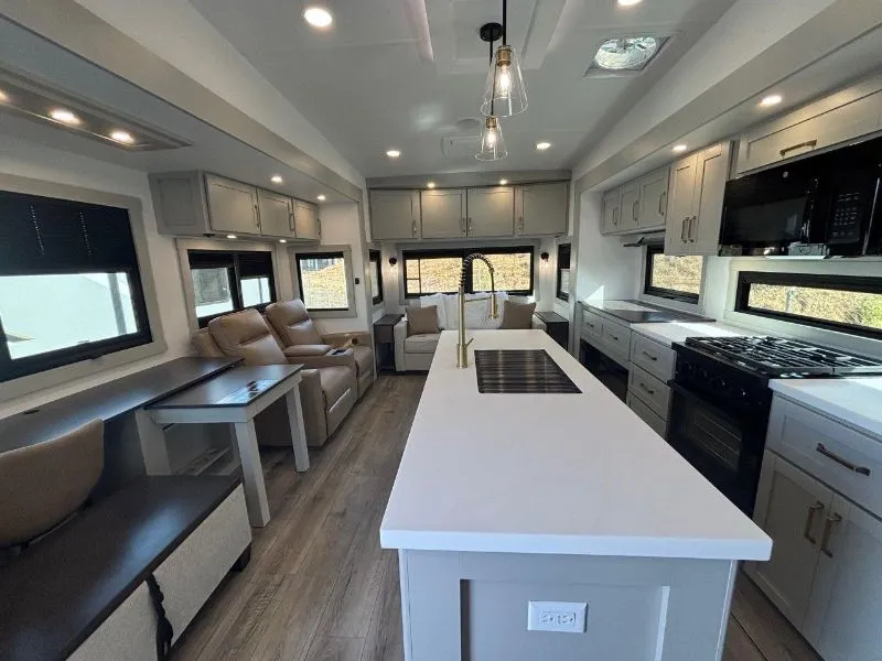 2026 Brinkley Model Z 3600, Photos photo 5