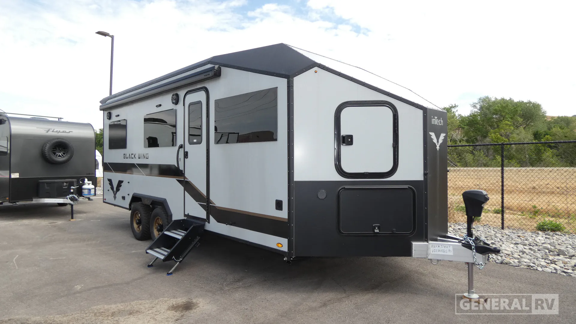 2026 inTech Black Wing 826 X - Photo 2