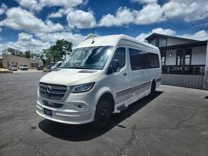 2027 Grech RV Strada-ion AWD TOUR - Photo 4