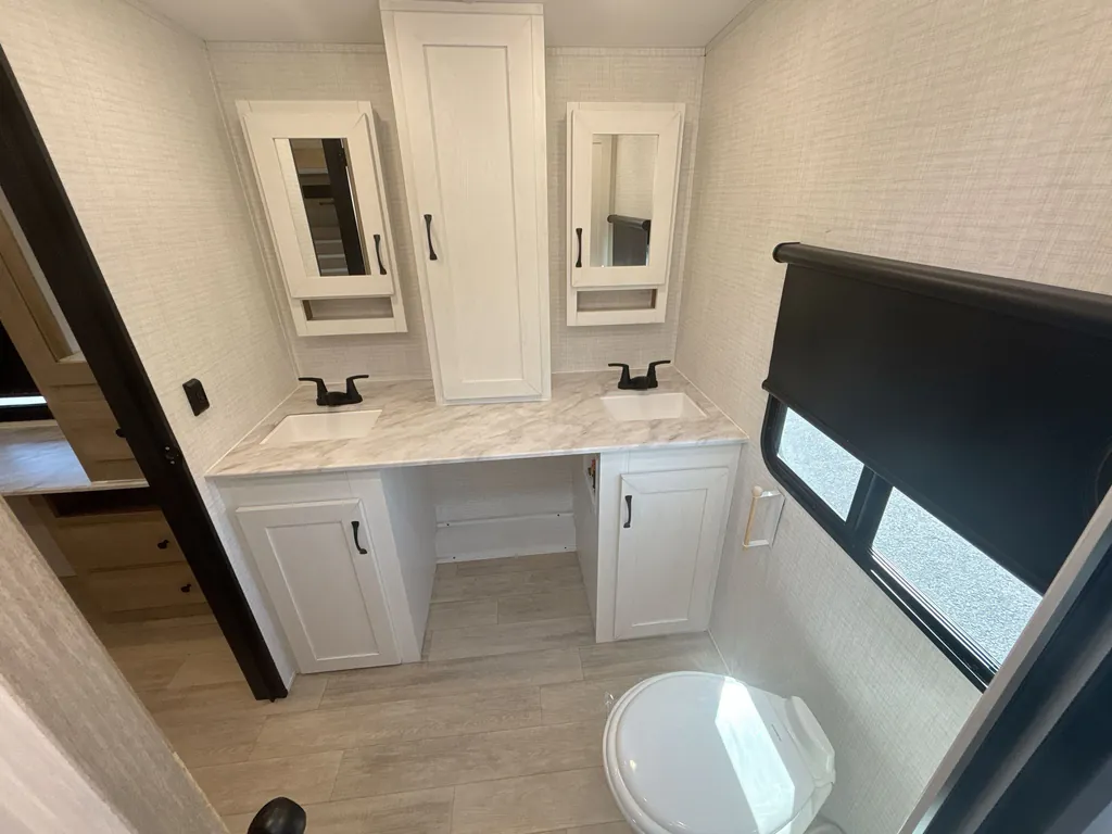 2025 Forest River Solaire 3300FLBS, Photos photo 16