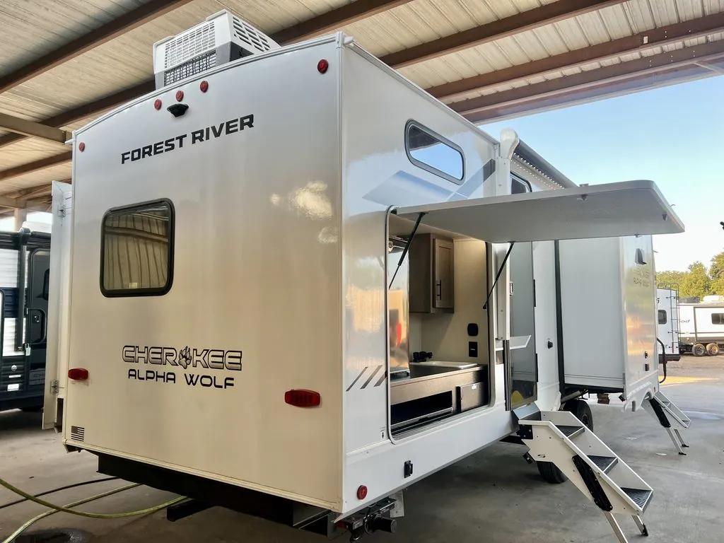 2026 Forest River Cherokee Alpha Wolf 33BH, Photos photo 3