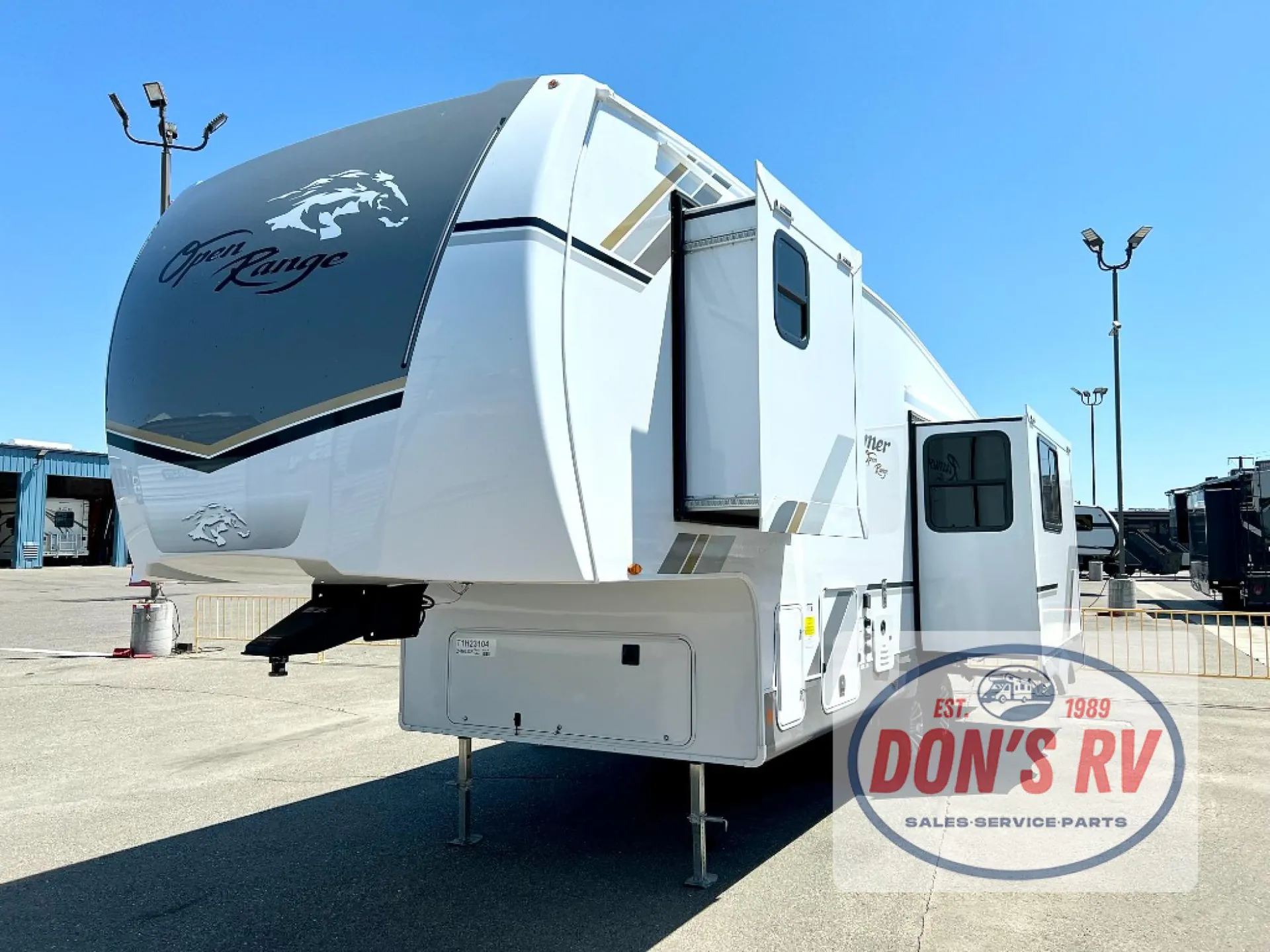 2026 Highland Ridge Roamer Light Duty 24MLDS dealer photo 1 from Don's RV Center
