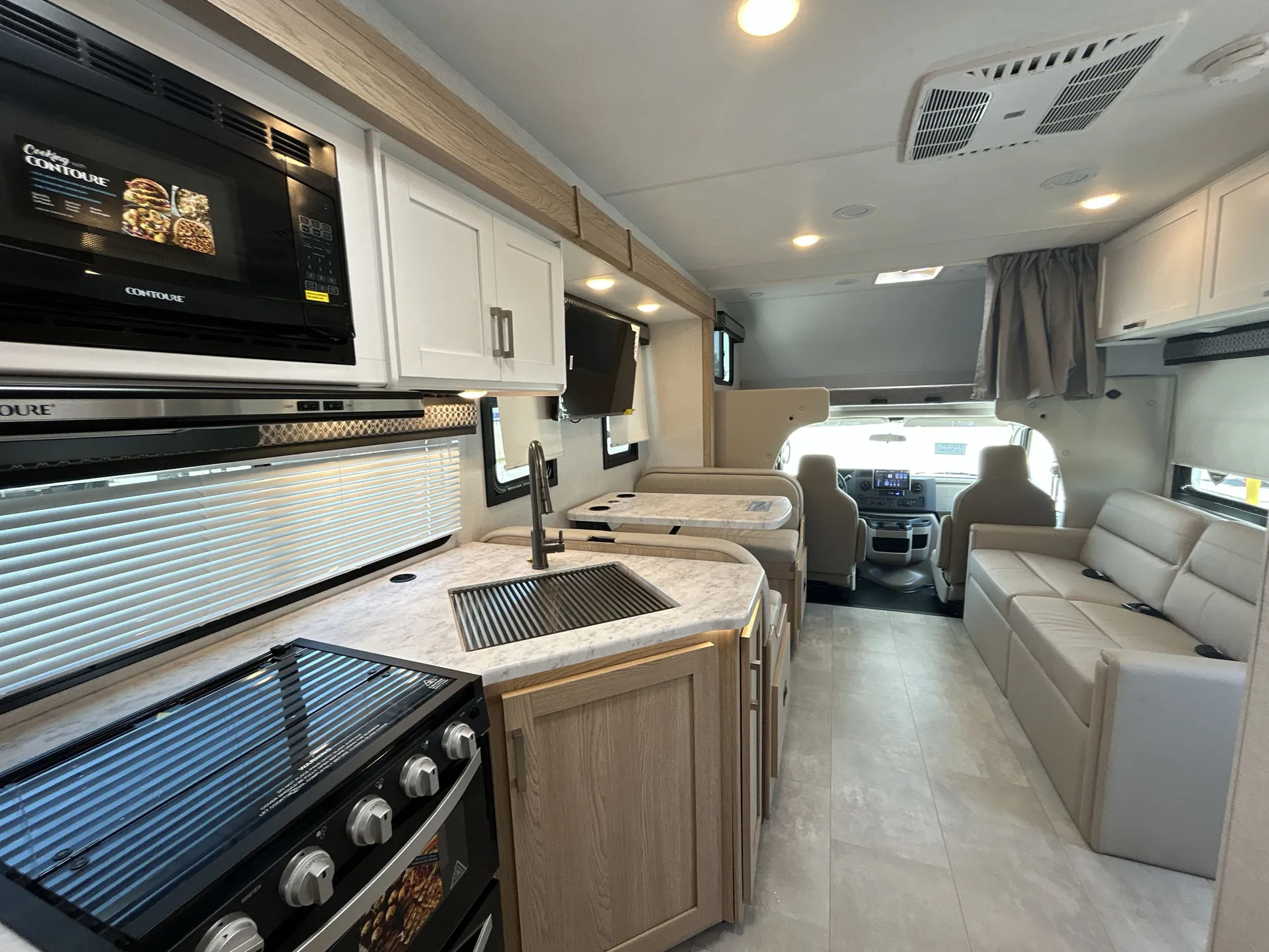 2026 Thor Motor Coach Freedom Elite 28HE — living area main