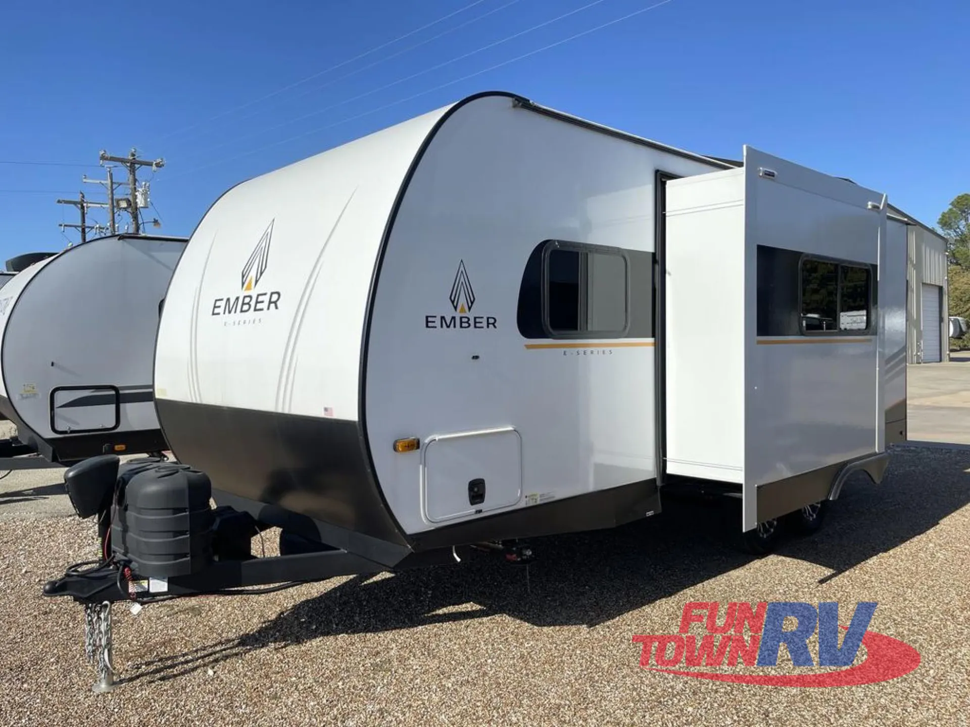2025 Ember RV E-Series 21FBE - Photo 3