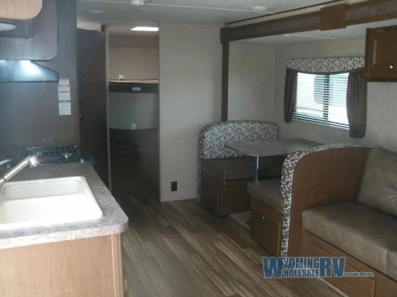 2017 Shasta RVs Flyte 265DB - Photo 4
