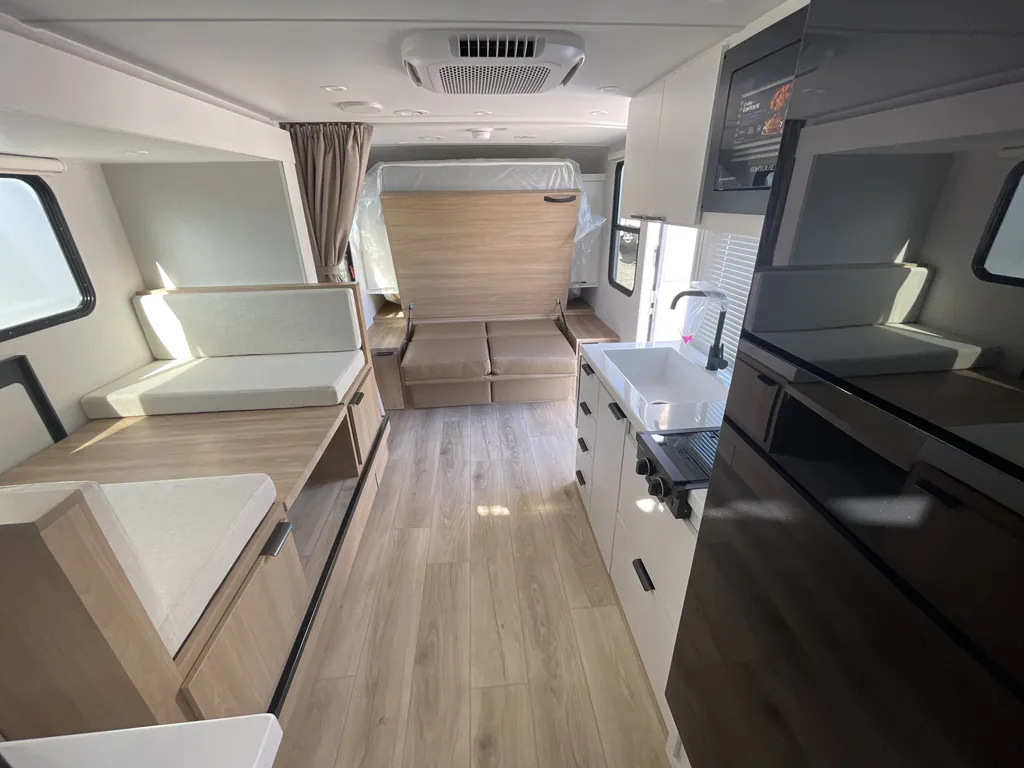 2027 Winnebago Micro Minnie 2108DS, Photos photo 3