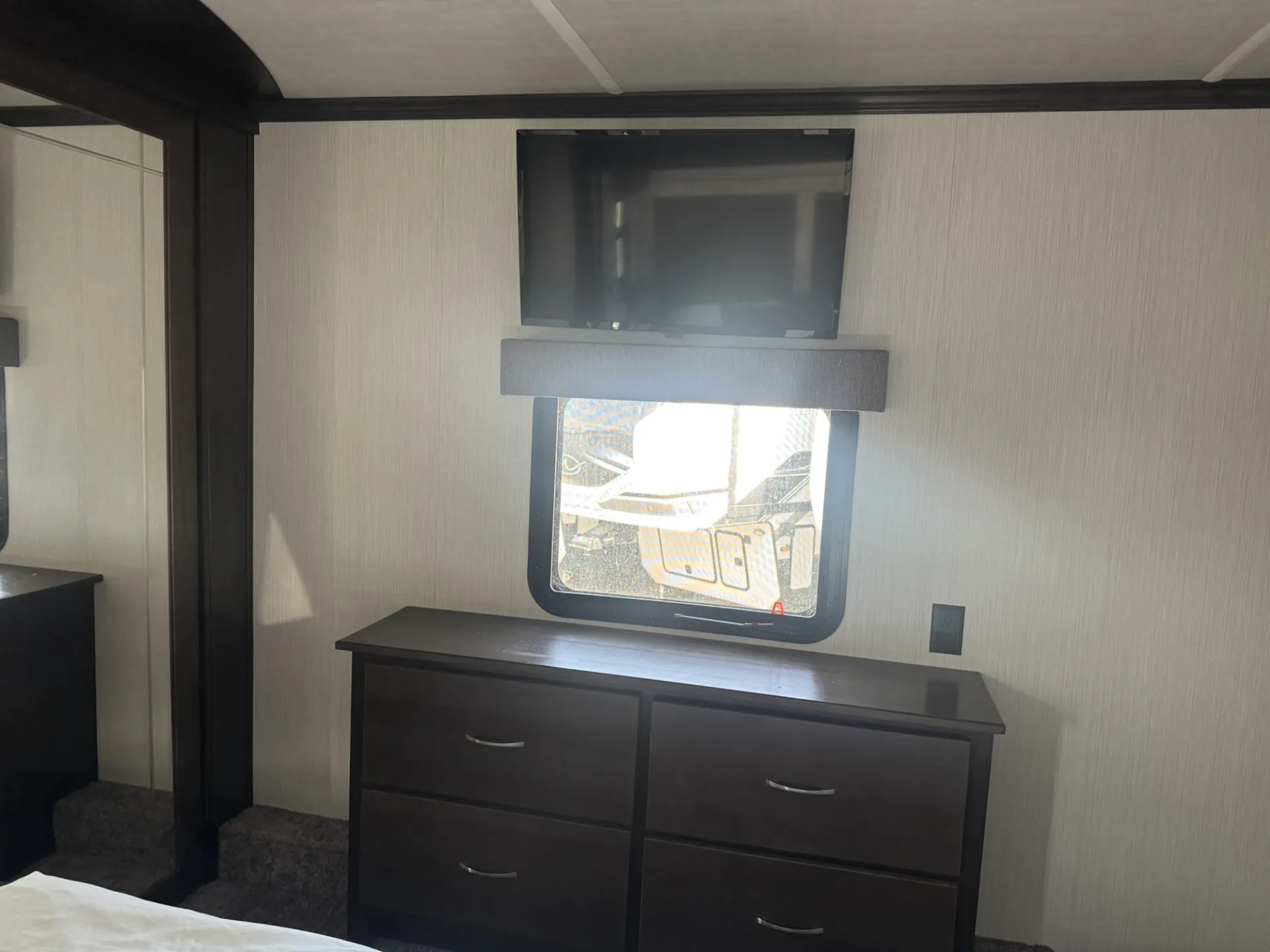 2021 Forest River Cedar Creek Silverback 29RW — Photo 6