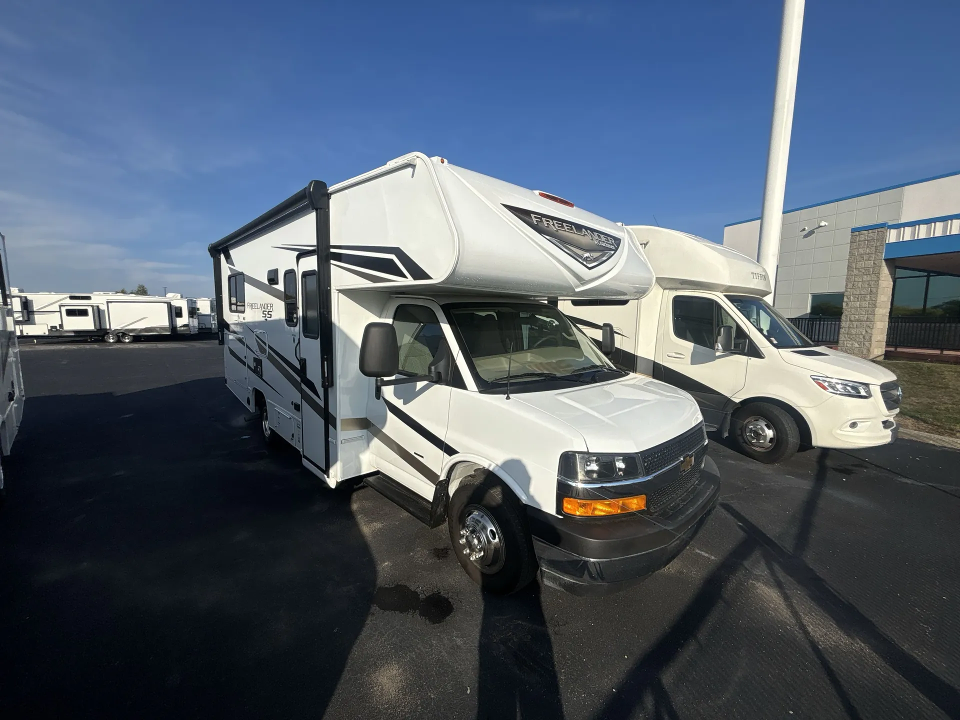2025 Coachmen Freelander 21QSS - Photo 2