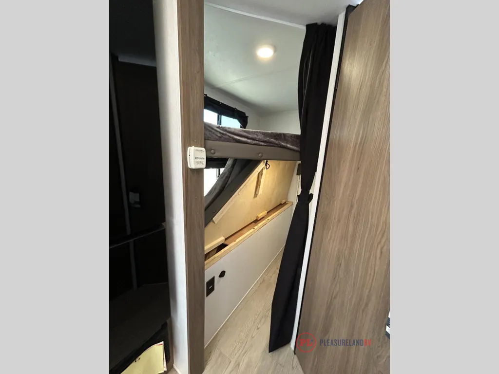 2026 Coachmen Freedom Express Select 21SE, Photos photo 13