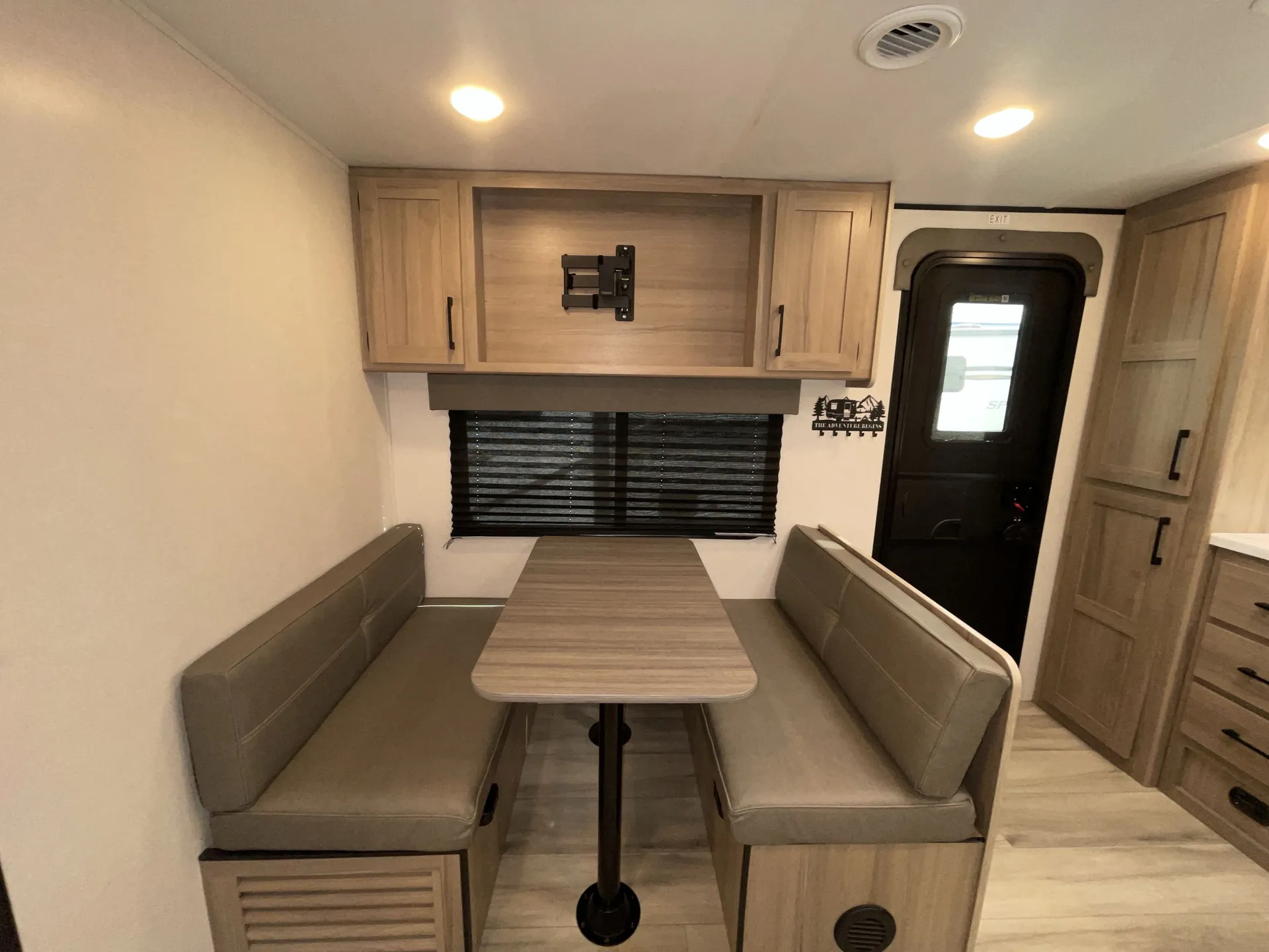 2025 Keystone Coleman Light 21RX — living area main