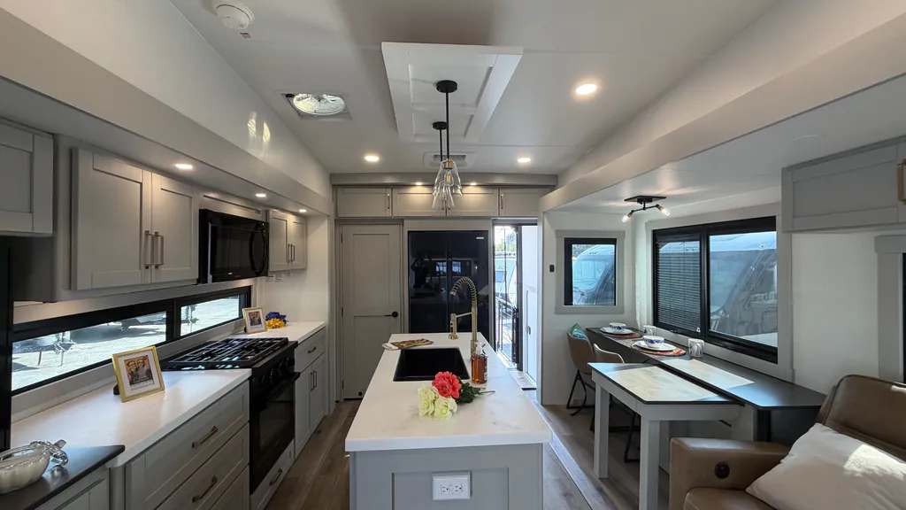 2025 Brinkley Model Z 3400, Photos photo 10