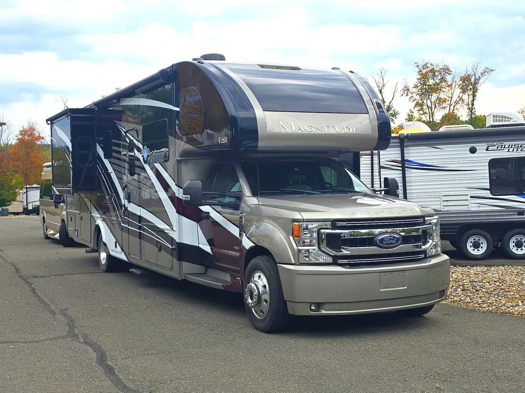 2022 Thor Motor Coach Magnitude BT36 - Photo 2