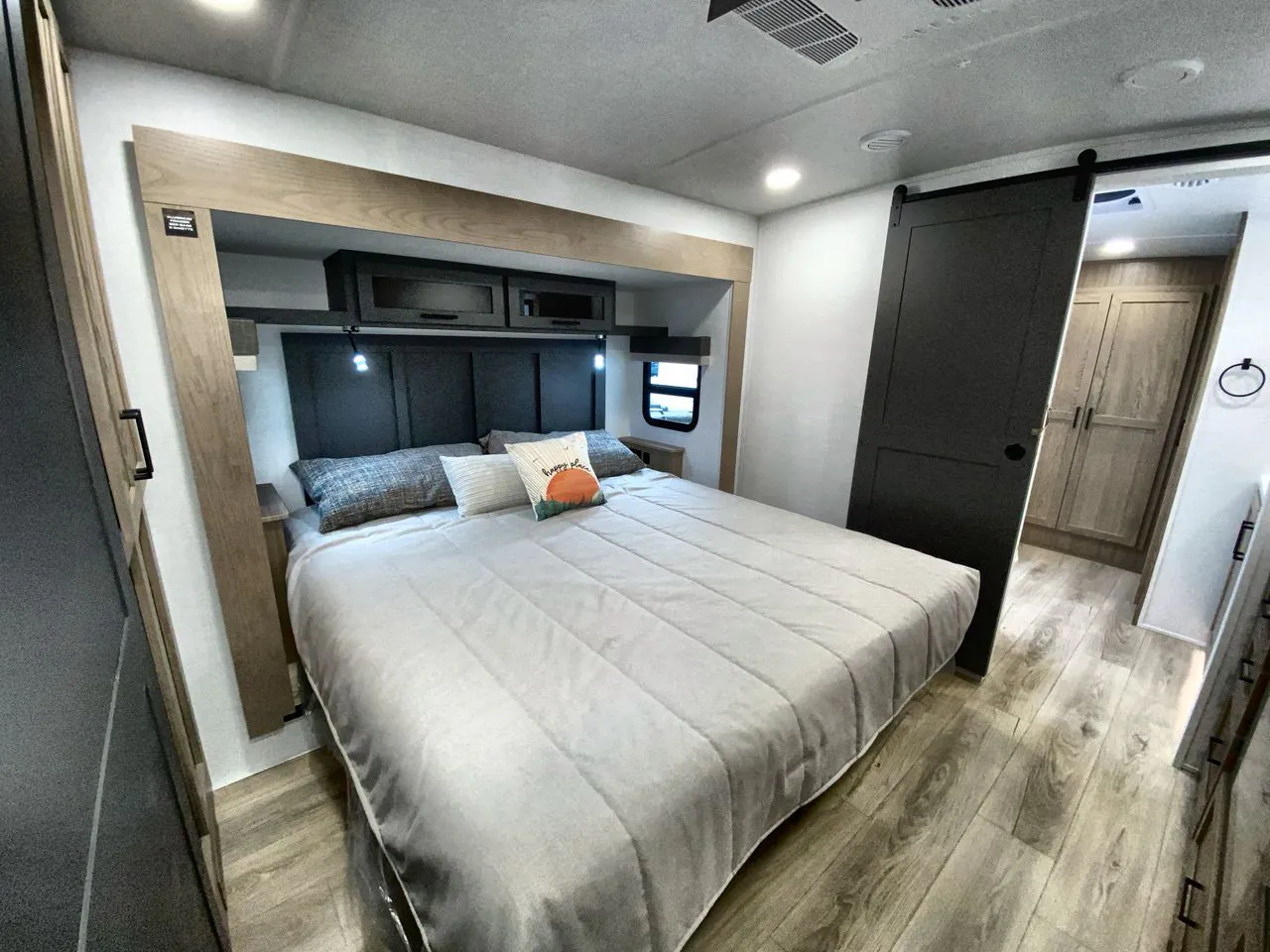 2026 Forest River Rockwood Signature 401SFB - Photo 3