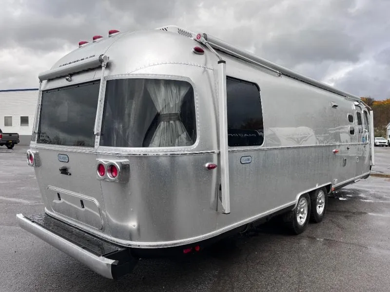 2026 Airstream Classic 30RB - Photo 3