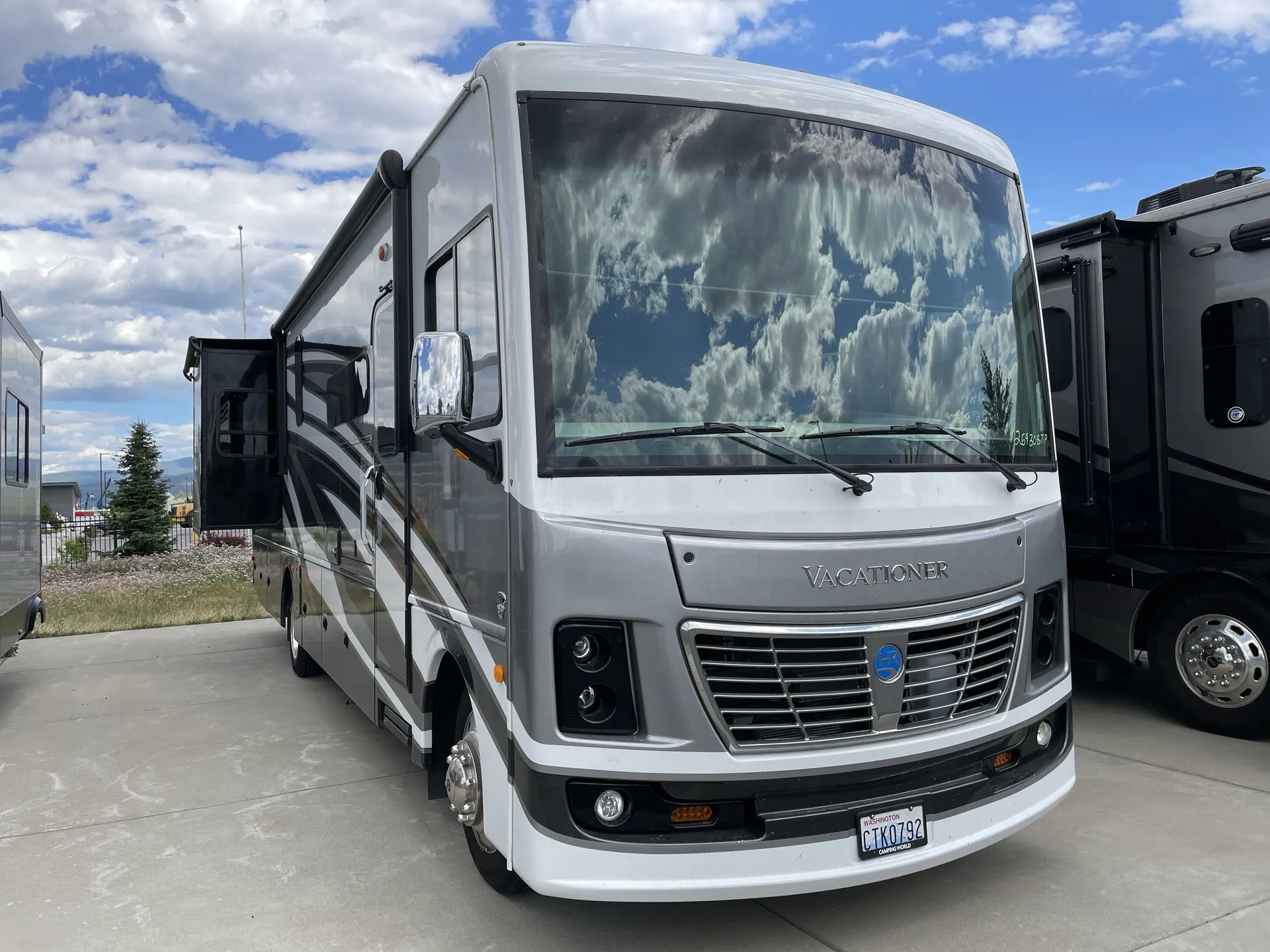 2023 Holiday Rambler Vacationer 35K - Photo 2
