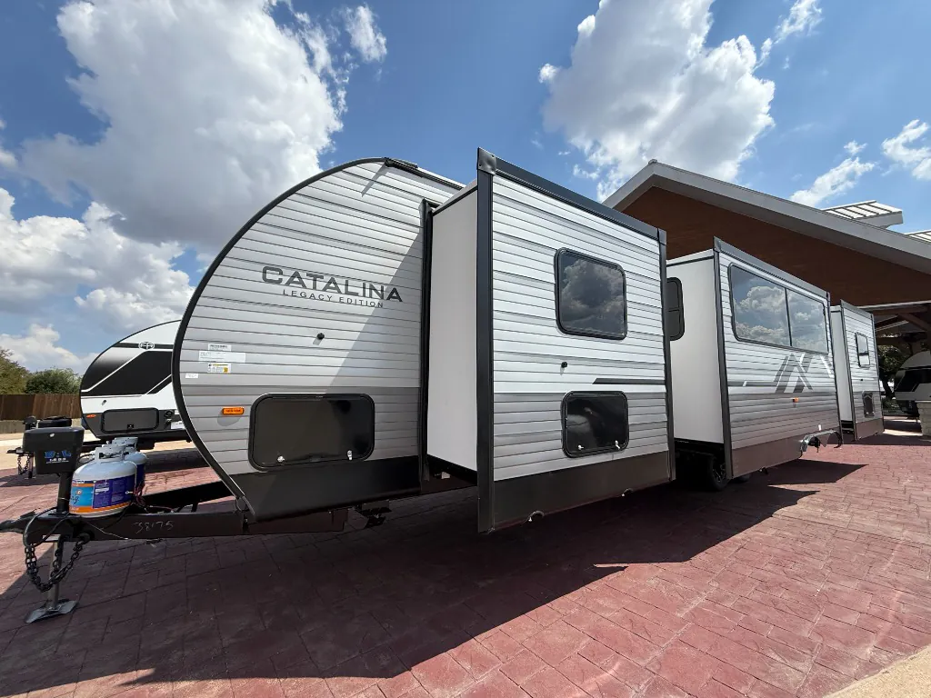 2027 Coachmen Catalina Legacy Edition 343BHTS (2 Queen Beds), Photos photo 7