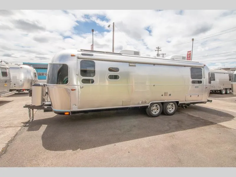 2026 Airstream Classic 28RB - Photo 3