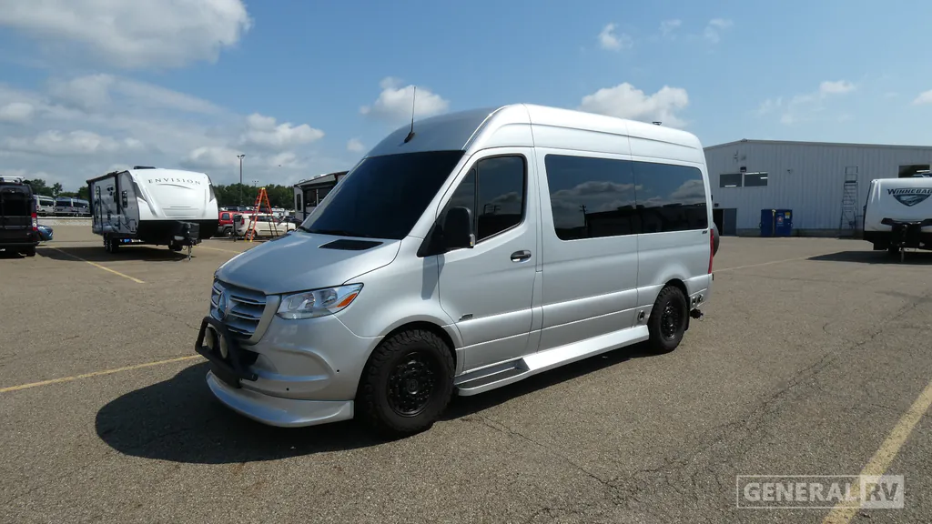 2024 Midwest Automotive Designs Luxe Cruiser D4, Photos photo 5