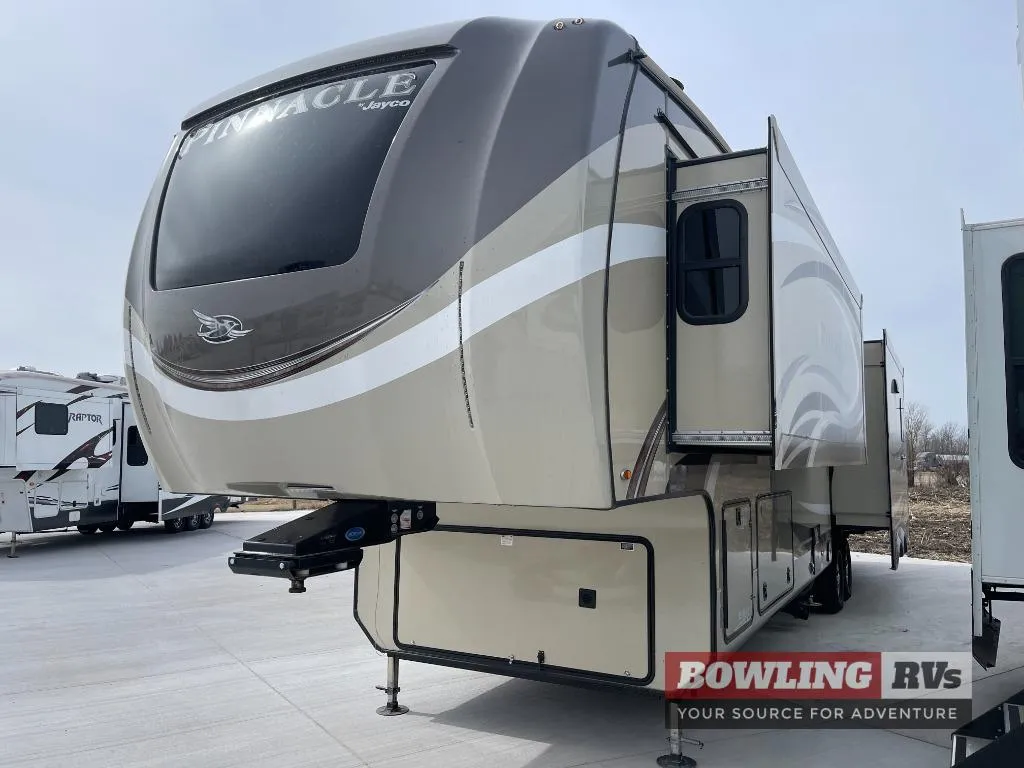 2018 Jayco Pinnacle 37RLWS - Photo 2