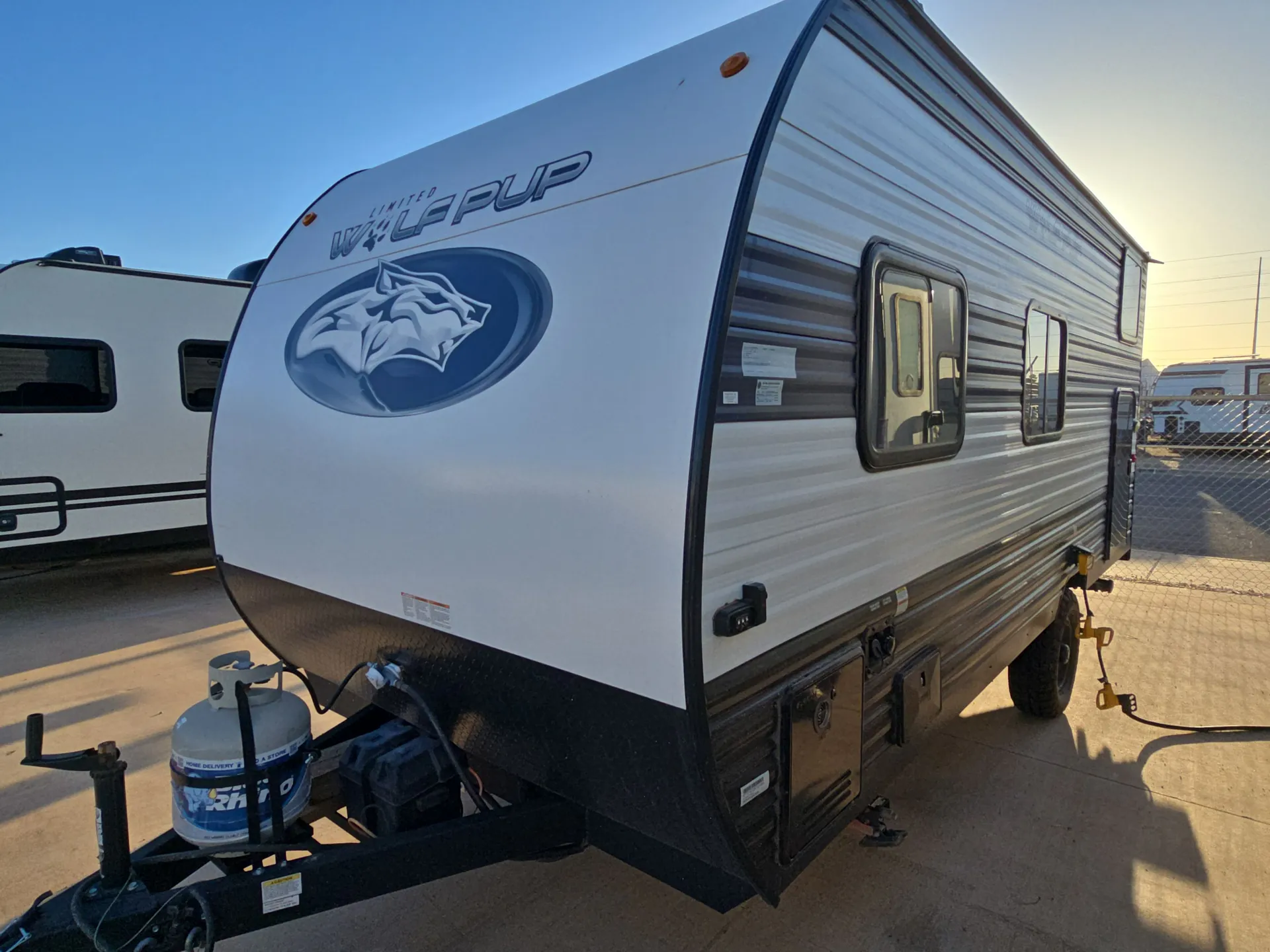 2024 Forest River Cherokee Wolf Pup 16BHSW — off campside