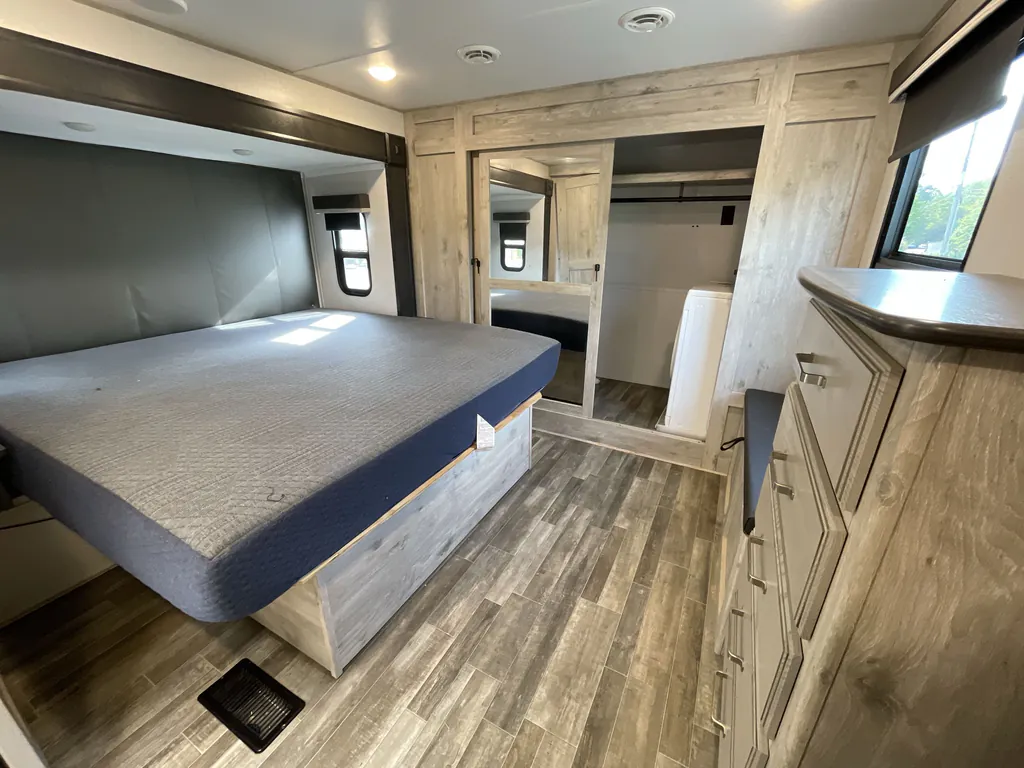 2022 Keystone Avalanche 390DS, Photos photo 16