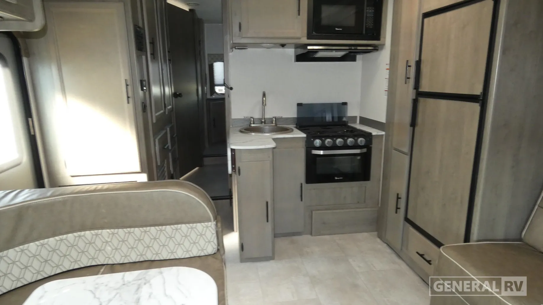 2021 Coachmen Freelander 26DS - Photo 3