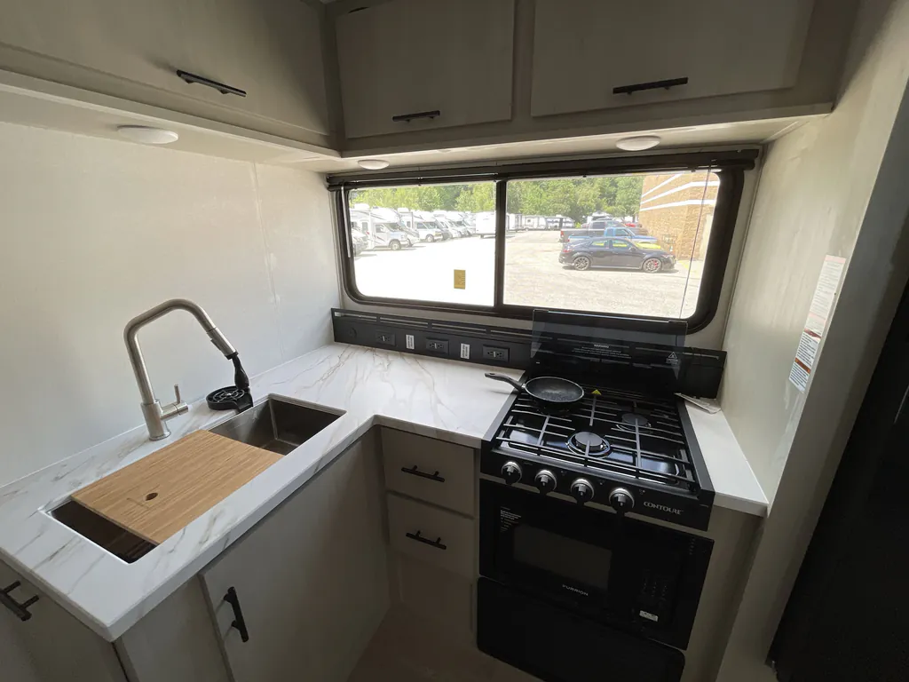 2027 Forest River Alpha Wolf 29TB, Photos photo 10