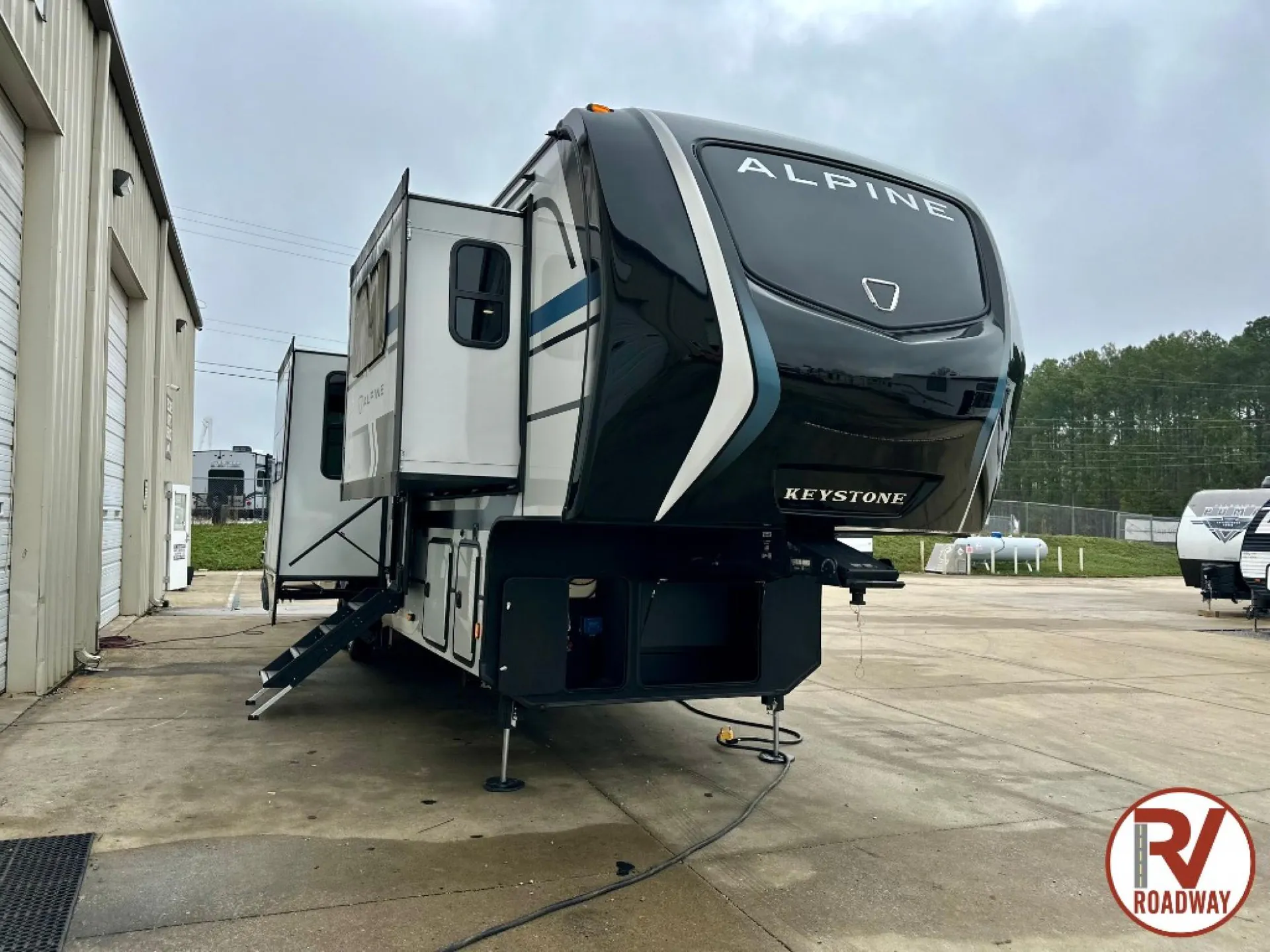 2026 Keystone Alpine 3710FL - Photo 2