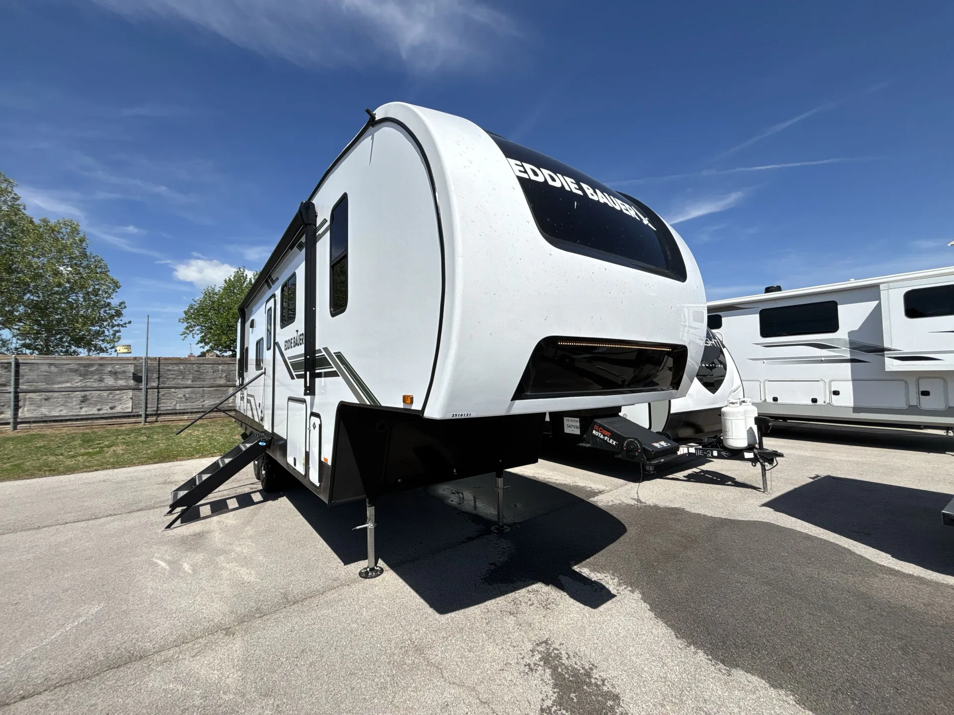 2025 Heartland Eddie Bauer Signature 3000BH - Photo 2