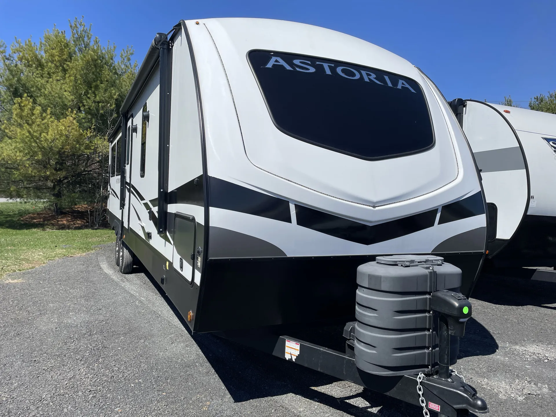 2024 Dutchmen Astoria 3313RL - Photo 2
