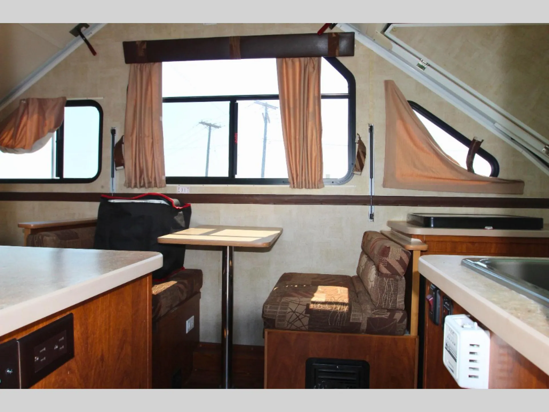 2016 Chalet XL Series 1935 - Photo 3
