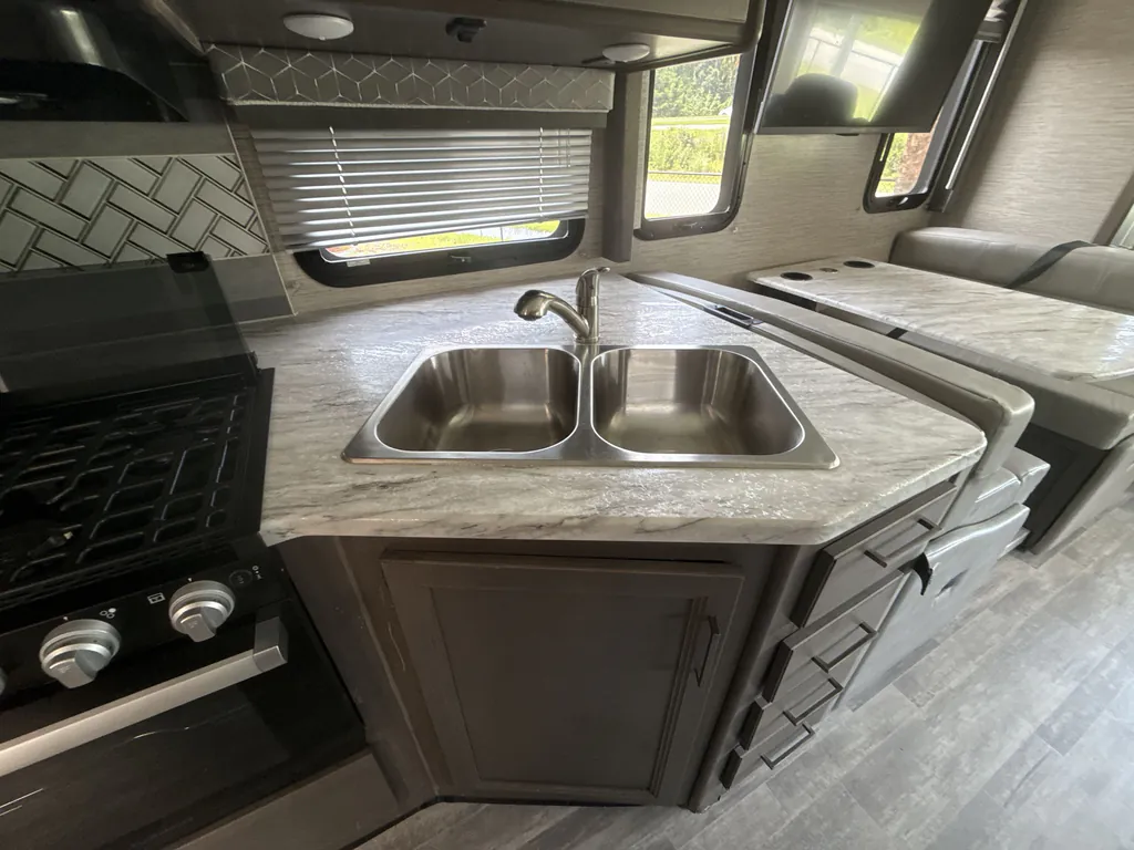 2023 Thor Motor Coach Freedom Traveler A32, Photos photo 15