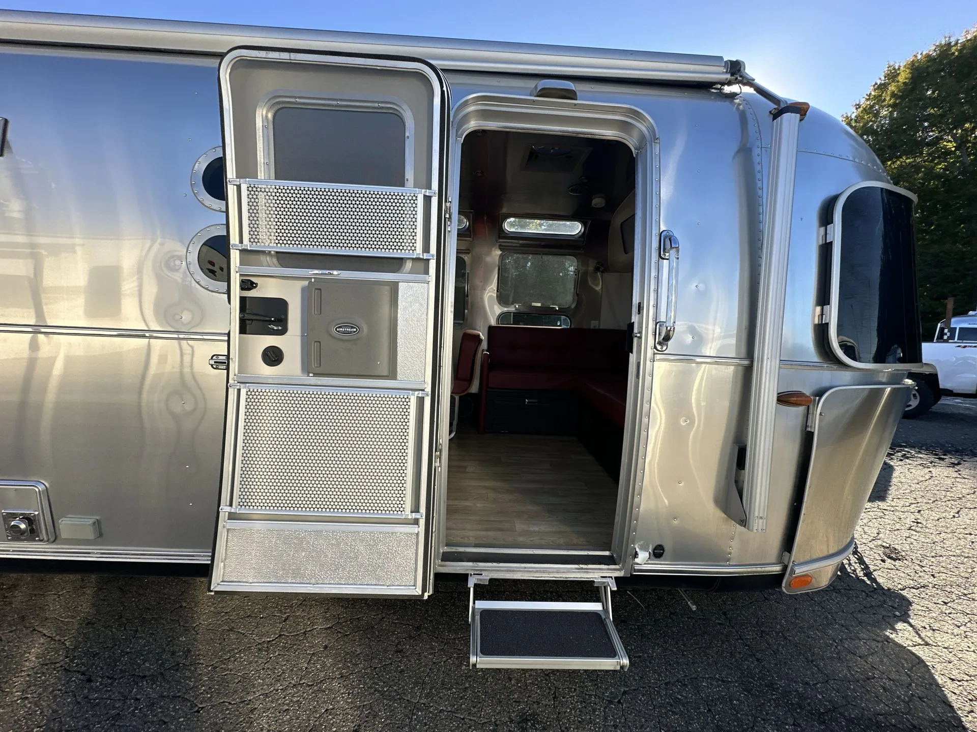 2019 Airstream International Serenity 30RB - Photo 4