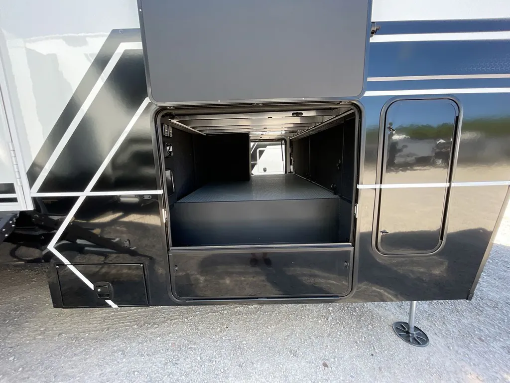 2026 Brinkley Model G 3950, Photos photo 3