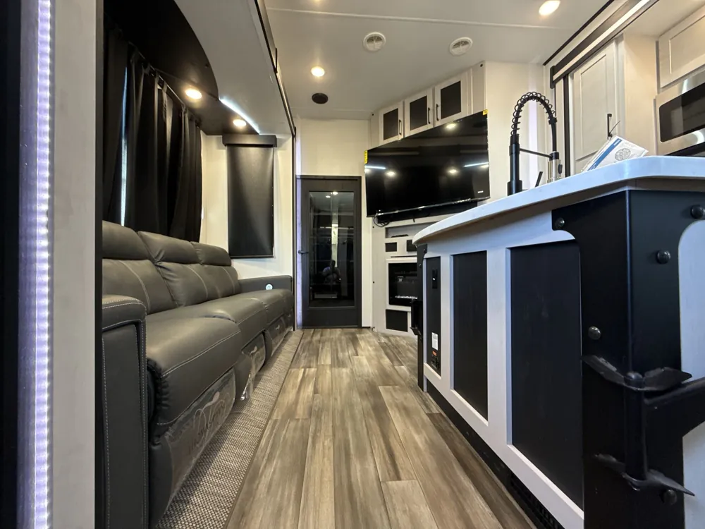 2024 Heartland Cyclone CY 4118 — living area main