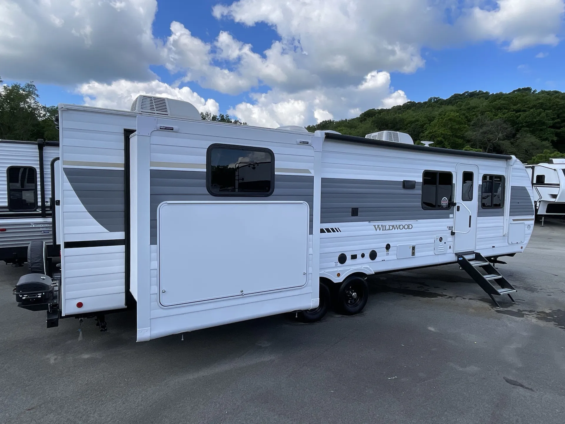 2025 Forest River Wildwood 31KQBTS — campside