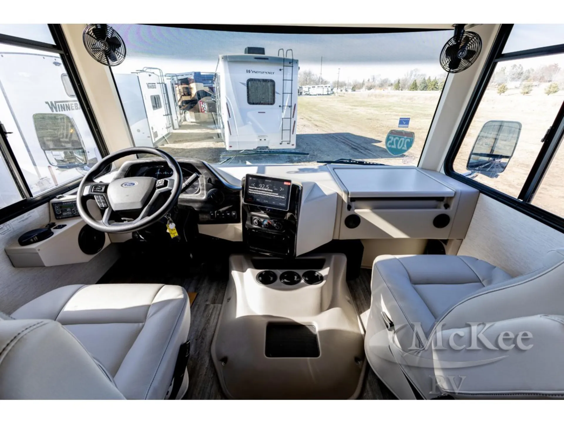 2025 Thor Motor Coach Luminate DD35 - Photo 4