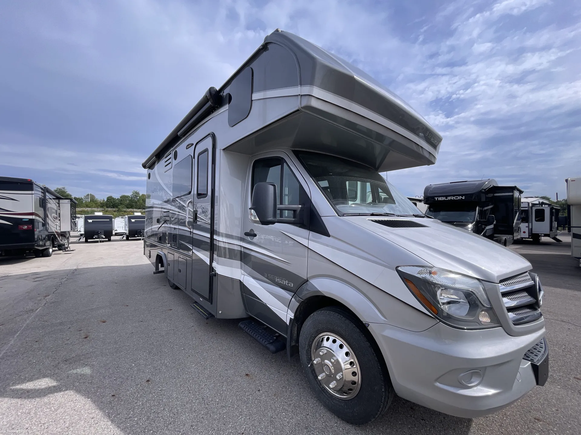 2019 Dynamax Corp Isata 3 Series 24CB - Photo 2