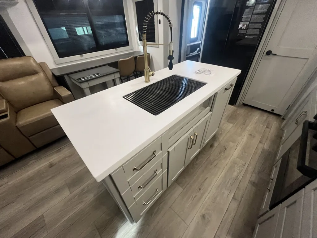 2026 Brinkley Model Z 3420, Photos photo 10