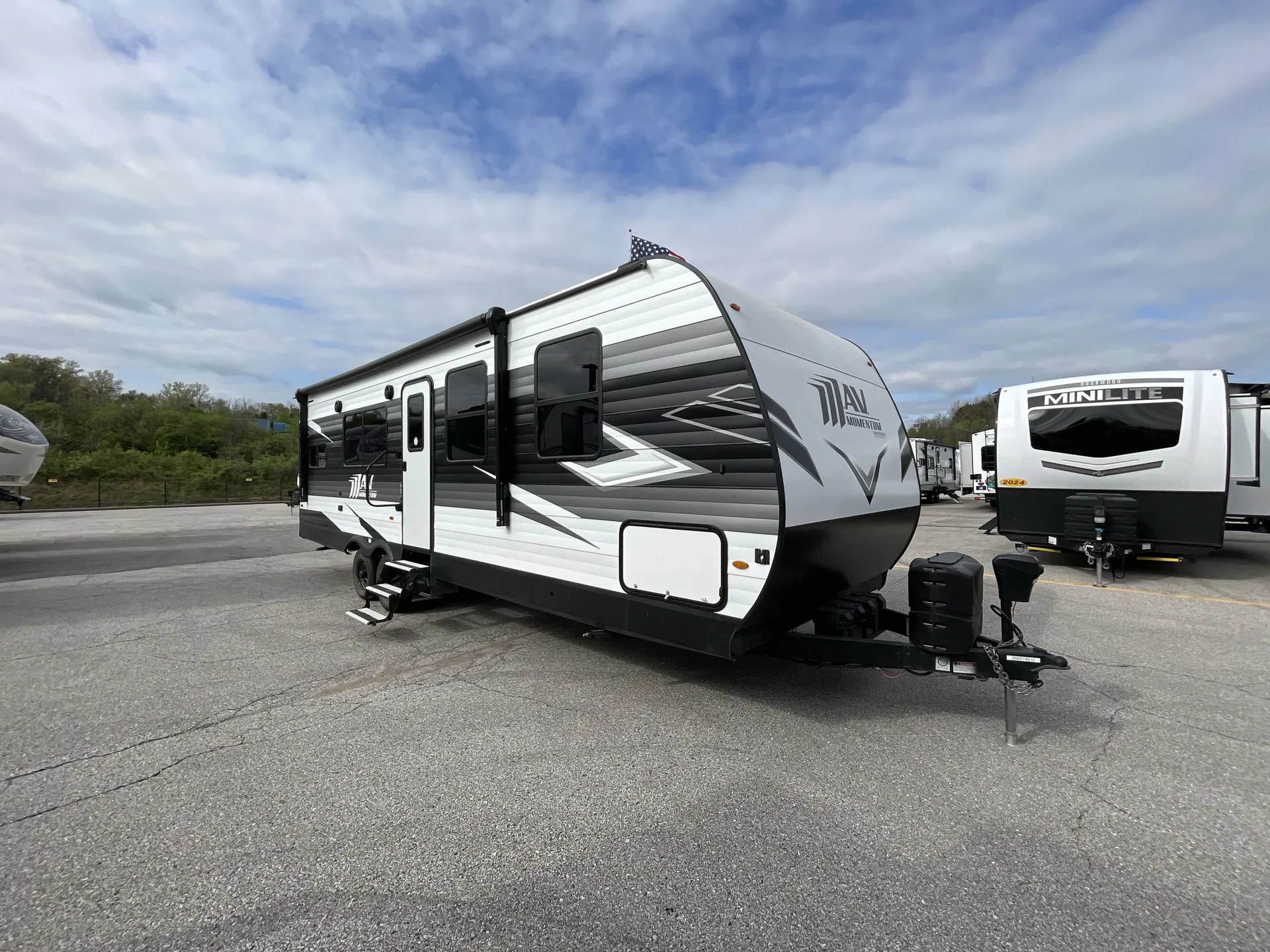 2024 Grand Design Momentum MAV 27MAV - Photo 2