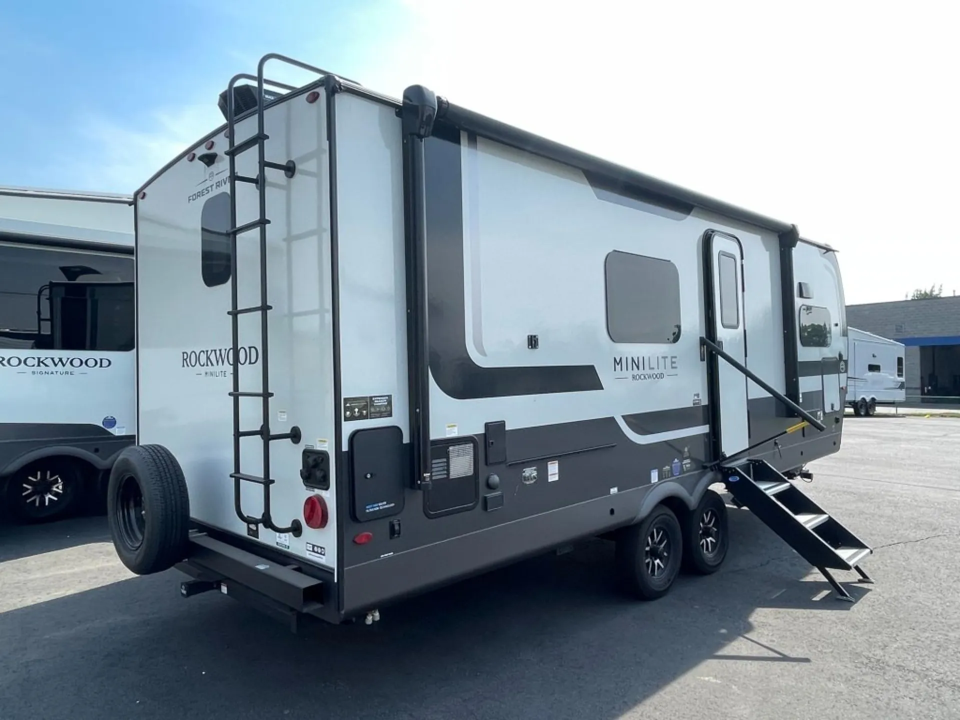 2027 Forest River Rockwood Mini Lite 2523MBR — Photo 5