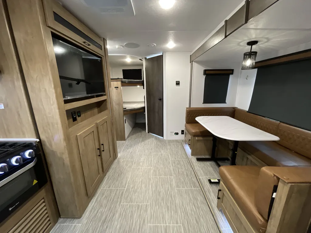 2024 Coachmen Freedom Express Ultra Lite 258BHS, Photos photo 2